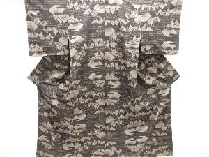 未使用品　仕立て上がり　地紙に寺塔模様織り出し本場泥大島紬着物(5マルキ)